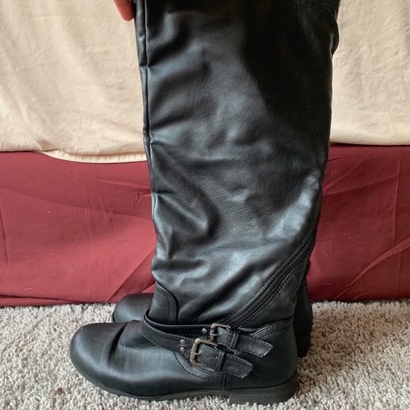 Boots - Picture 2 of 6